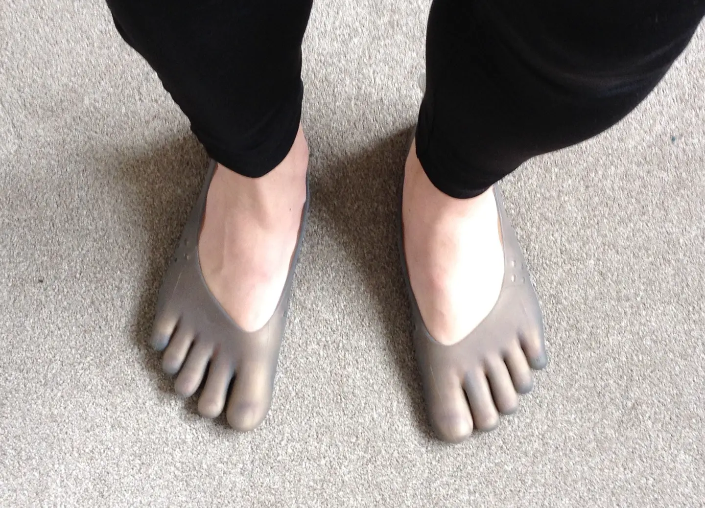 Wear Minimalist Shoes for Flat Feet 
